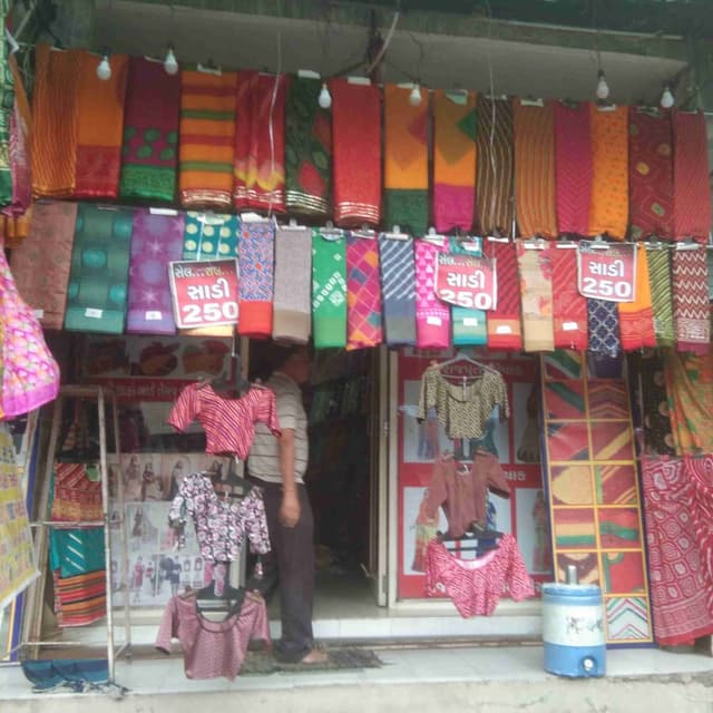 Rakesh vastra bhandar