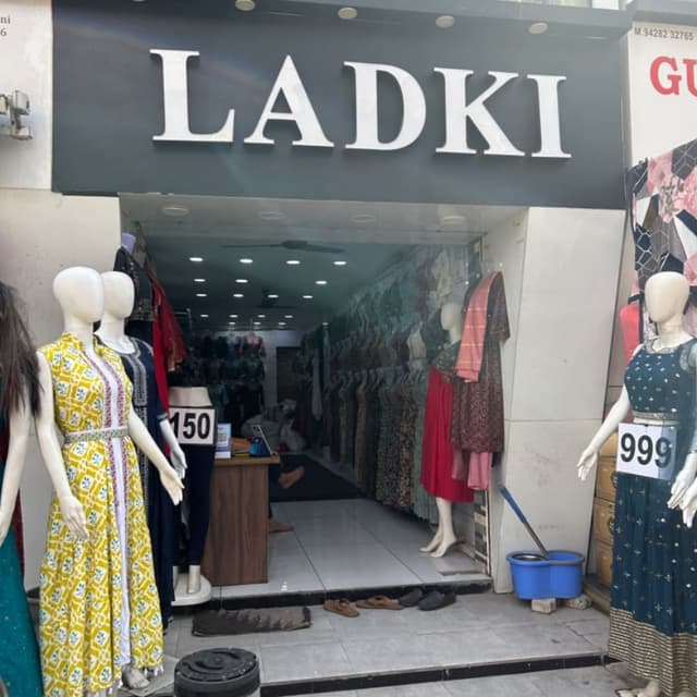 Ladki fashion 