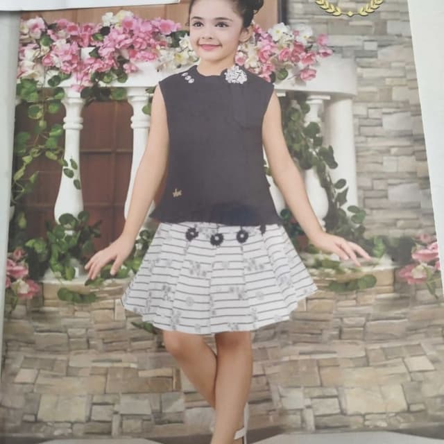  Girls skirt top