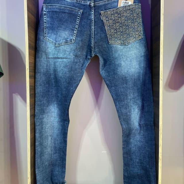 Burberry back poket embroidery work jeans 