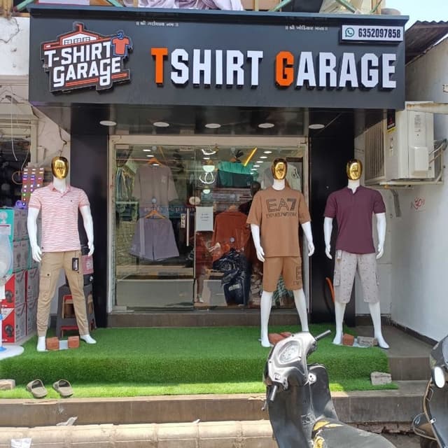 T shirt garage