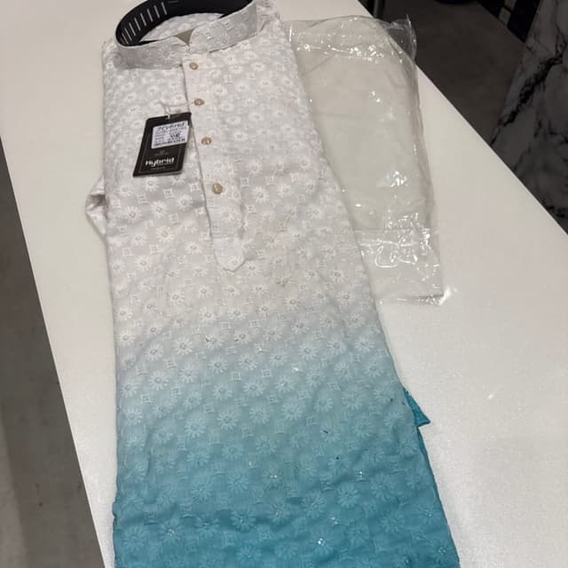 White Kurta 2 said 3  colours 🟦🟨🟩