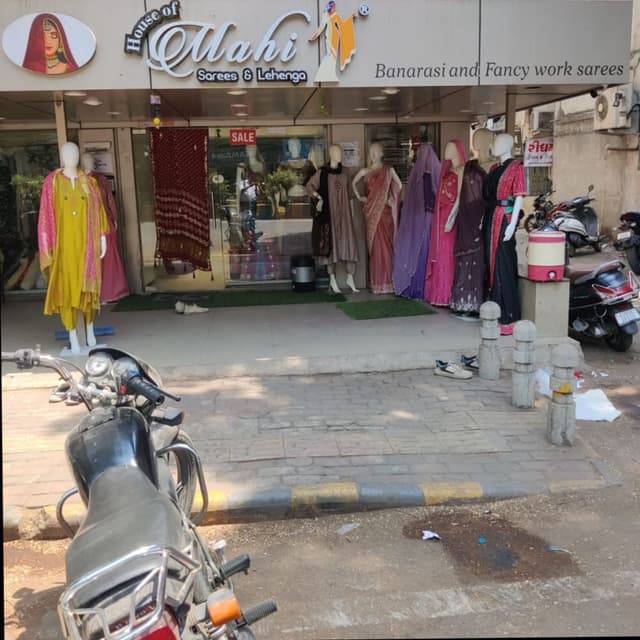 Mahi saree & lahenga 