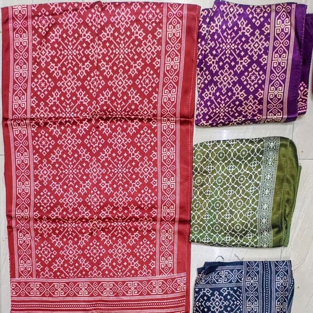 Red and white, Purple and white, Green and white, Blue and white Saree