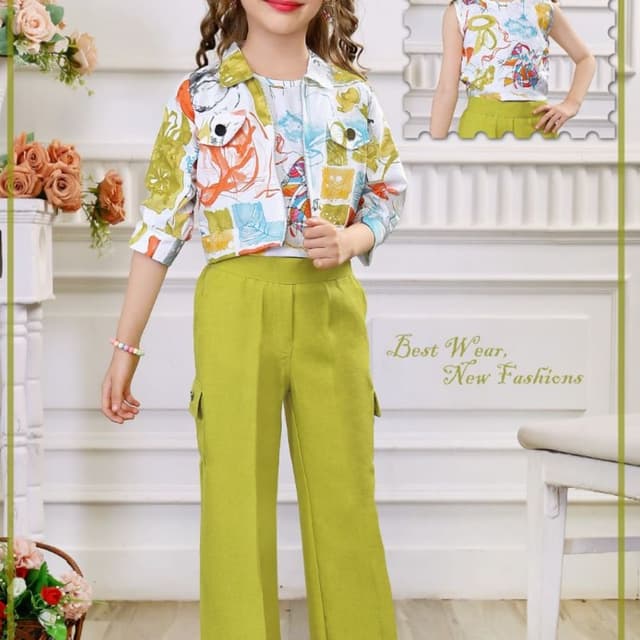 Green and Multicolor Outfit