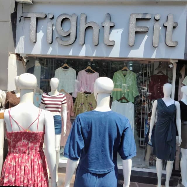 TIGHT FIT WESTERN OUTFIT 