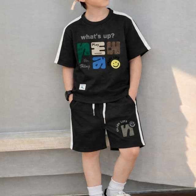 Black, White, Beige, Multi-color graphic T-shirt and Shorts Set