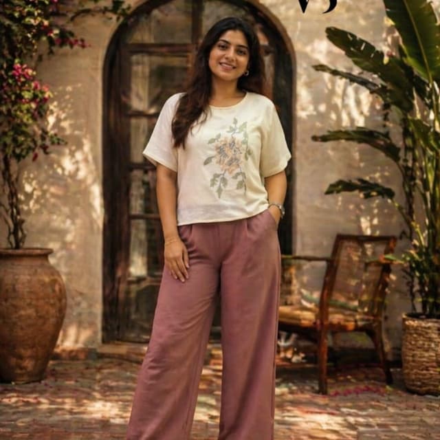 Cream top with floral print, mauve-pink pants Top and Pants set