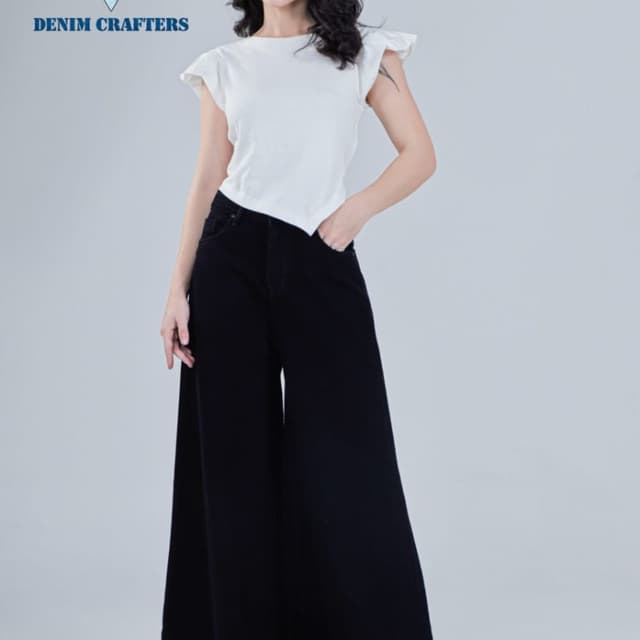 Monochrome, White top and Black bottoms Top and Wide-leg Jeans set