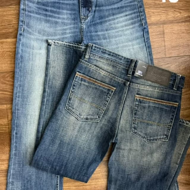 Medium blue wash with whiskering and fading Jeans