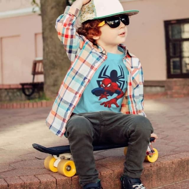Light blue, orange, red, white, dark grey T-shirt, Plaid shirt, Jeans, Cap