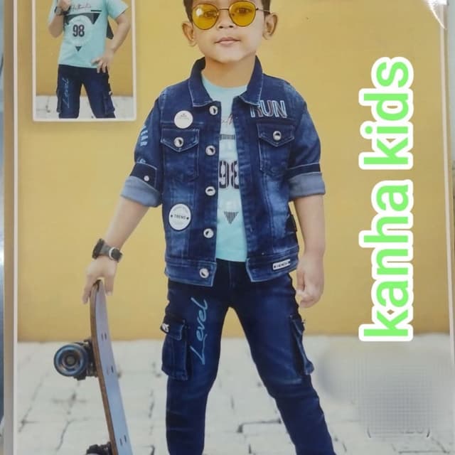 Dark blue denim, light blue t-shirt Three-piece outfit (Denim jacket, t-shirt, cargo-style jeans)