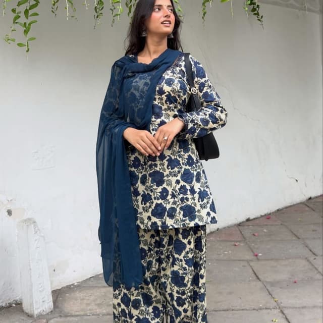 Navy blue and cream/off-white Salwar Kameez set